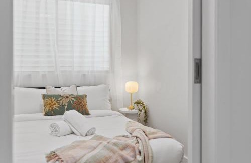 Alexandra Headland Apartment | Alex Beachside Pet Friendly 2 Bed Apartment