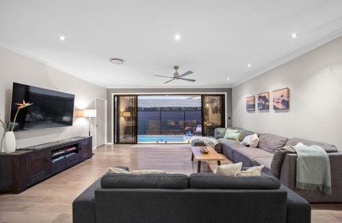 Gold Coast House | Homestead Spacious home for 12 with pool