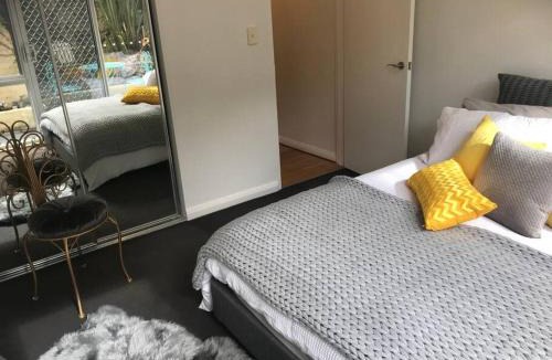 South Yarra Apartment | STYLISH COURTYARD UNIT, in the HEART OF STH YARRA