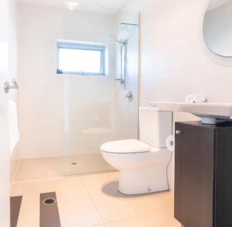 Currimundi Apartment | Amazing Currimundi Lakefront Ocean Penthouse