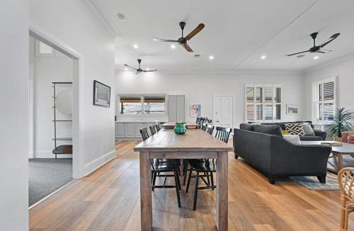 Bathurst House | Dunkley House - Large CBD Heritage Home, Sleeps 10