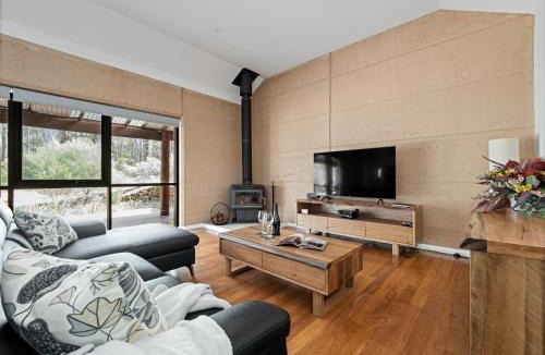 Rosa Glen Ski Chalet | Jarrah Grove Forest Retreat - Adults Only Luxury Chalet