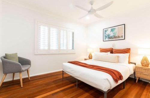 Moffat Beach Apartment | Moffat Beach Coastal Contemporary Unit A