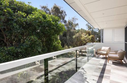Mount Coolum Villa | Surfside Villa - 50m to beach access, heated pool