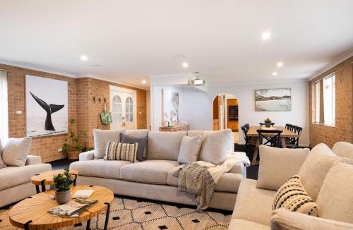Burrill Lake House | Luxury Lakefront Hideaway