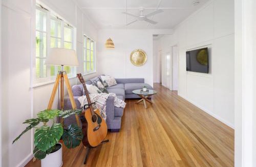 Moffat Beach House | Moffat Beach Entertainer with Kids Retreat & Walk to Beach