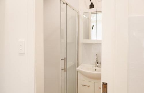 Wollongong Ski Chalet | Sweet beautiful TINY HOME with pool and 2 minute drive to the beach