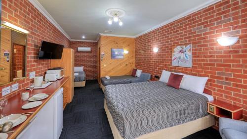 Tumut Hotel | Elms Motor Inn