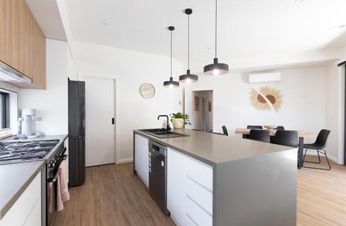 Brown Hill House | Loxi's Retreat Short Stays