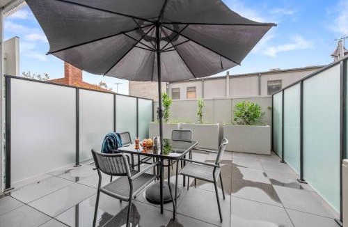 Brunswick North Apartment | Brunswick 1-Bedroom Gem by Short & Long Stays