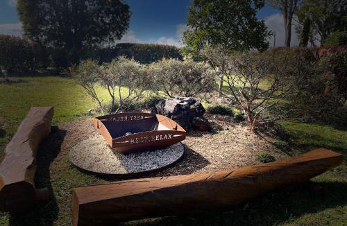 Comboyne House | Apple Tree Cottage - Comboyne Mountain Cottages