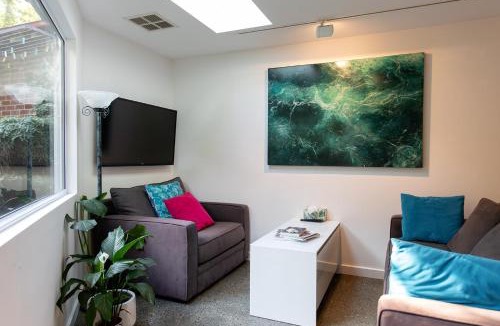Mount Stuart Villa | Kate Owen Art House
