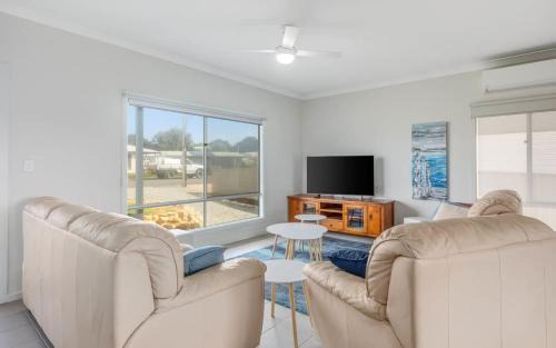Goolwa Beach House | Bryant Blue 10 Bryant Crescent, Goolwa Beach Light-Filled Family Beach House Walk to Goolwa Beach Sleeps 10 Pets Negotiable