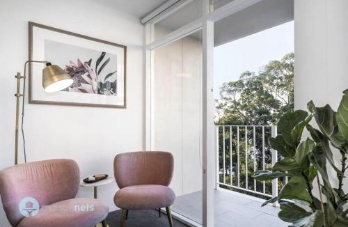 Elizabeth Bay Apartment | Apmnt With Parking, Balcony, Pool & Harbour Views