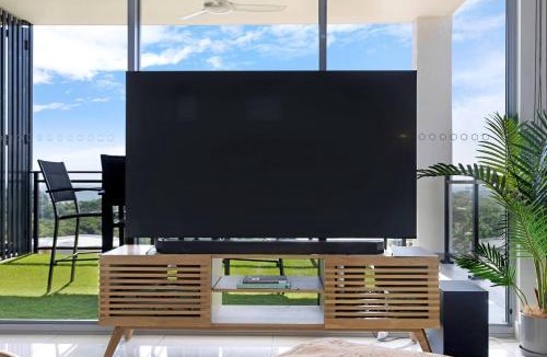 Darwin City Centre Apartment | 'Opal of Darwin' Breezy Living Atop Blue Horizons