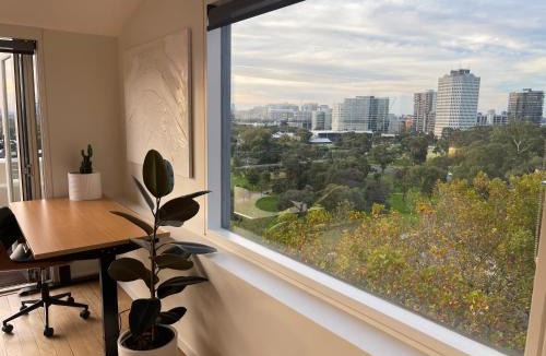 St Kilda Apartment | Spectacular views over Albert Park