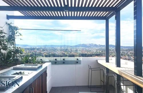 Gungahlin Apartment | 2BR@Luxury&Stylish Top Floor Apt,Pool,Parking,View