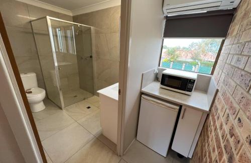 Caloundra Hotel | Golden Beach Motor Inn, Caloundra