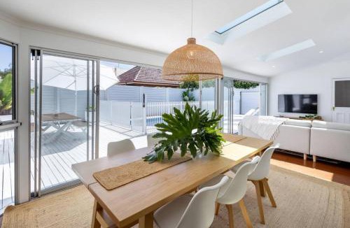 Glenelg South House | THE OSLO on Broadway - Two Poolside Villas