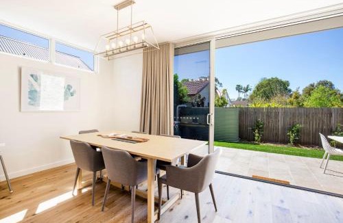 Berry House | Camellia - Pet Friendly - 3 Min Walk to Centre of Berry