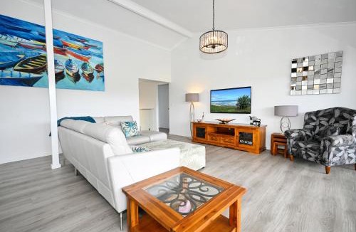 Buddina House | Stunning, Beachfront Dream Home - ZA3