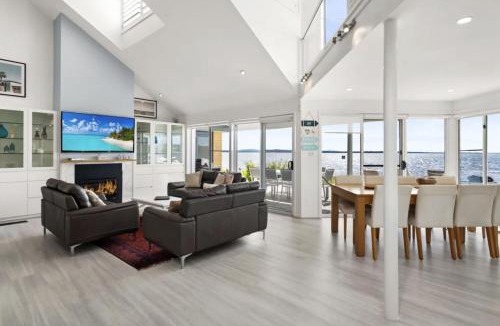 Salamander Bay House | Waterfront Wonderland 41 Foreshore Dr stunning house with a lift linen Wi Fi and ducted air conditioning