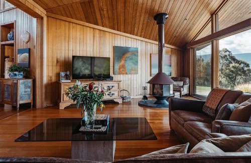 Yarra Junction House | Kangaroo Manor