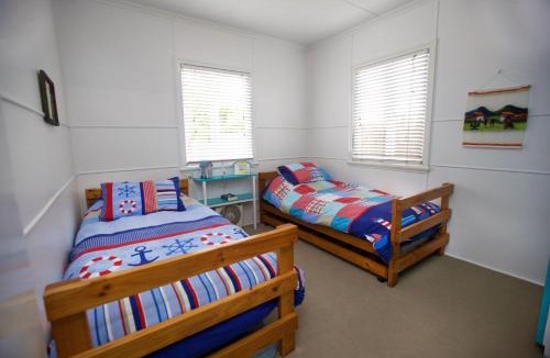 Moffat Beach House | 23 Bryce St Moffat Beach