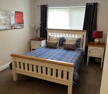 Ballarat East Apartment | Quiet family retreat getaway - Wildlife Park, Sovereign Hill, Kryall Castle and city at your door - modern house, 8 guests, 4 bedrooms, 5 beds