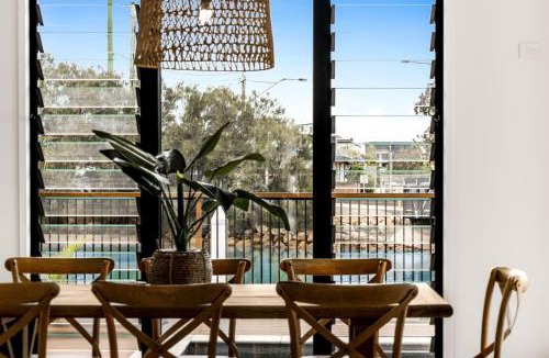 Mooloolaba House | 7 bedroom home on Mooloolaba canal