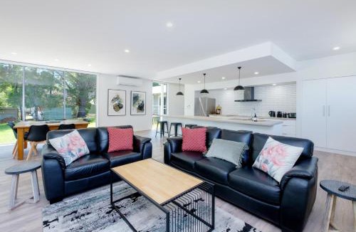 Halls Gap House | Serenity HG4 4Br 3&half Ba with Absolute National Park Frontage