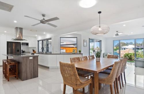 Maroochydore House | 4 bedroom home on canal