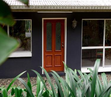 Speewah House | Honeybee House Cottage in the Rainforest