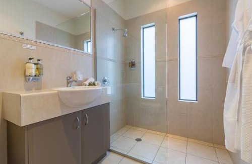 Tura Beach Bed & Breakfast | Balconies Dolphincove
