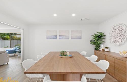 Fingal Bay House | Waves on Whitesands