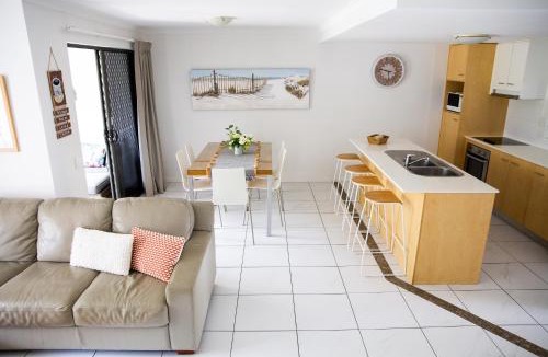 Noosaville Apartment | Tropical Getaway in 2 Bedroom Unit in 4 star Resort