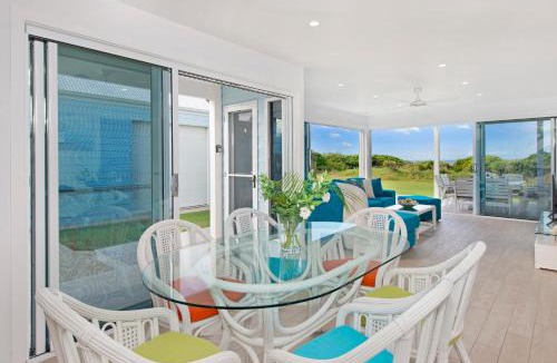 Lake Cathie House | Middle Rock Beach House - Beach Front, Lake Cathie