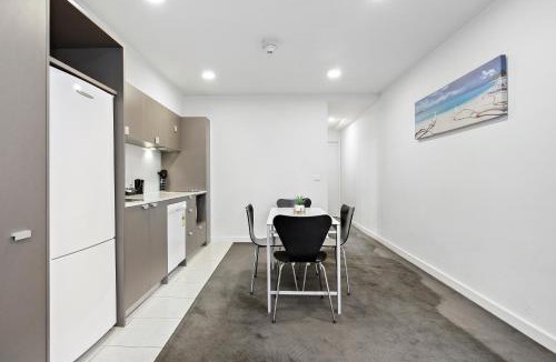 St Kilda Hotel | Cosmopolitan Hotel and Apartments