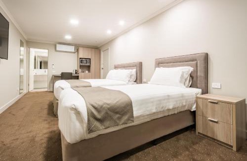 Ulverstone Hotel | The Lighthouse Hotel