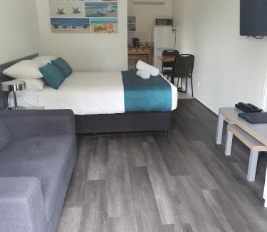 Landsborough Hotel | Beerwah Motor Lodge