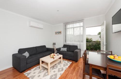 Milton Apartment | 125 Milton