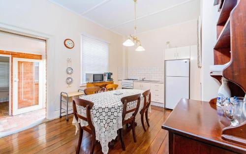 Grafton Apartment | Azile 1875 Heritage Victorian Duplex