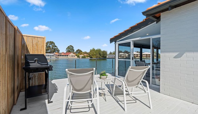 Seashells Lake House, with Sensational Hot Tub