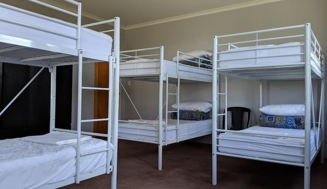 Young Budget Accommodation - Hostel