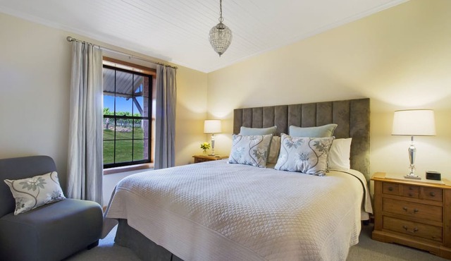 Stonewell Cottages & Vineyards