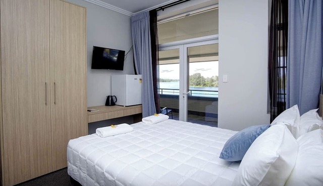 Lakes and Ocean Hotel Forster