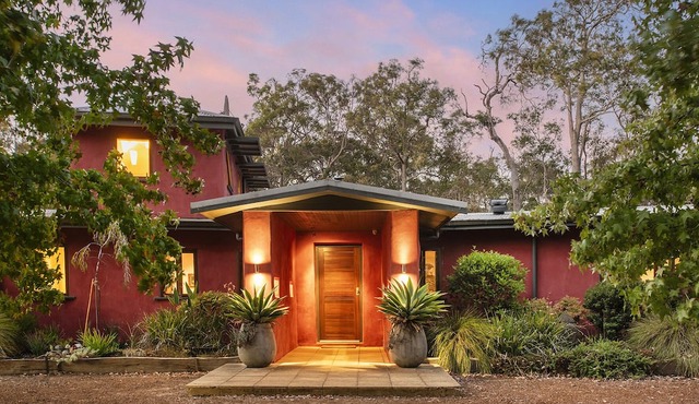 Beautiful, welcoming home in Margaret River half-way between town and beach.
