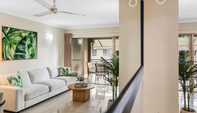 Cairns 2BR Palms Stay Top Floor Pool View