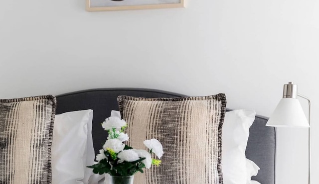 A Cozy 2BR Apt Right on Buzzing Chapel Street