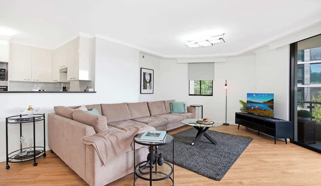 Pyrmont 2 Bed apartment - Prime Location w parking